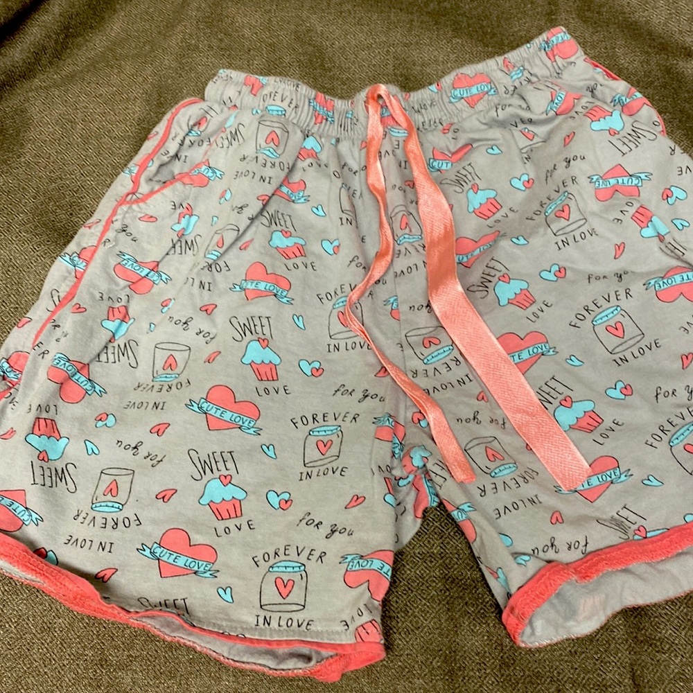 Stylish Sleepware - Picture 4 of 4